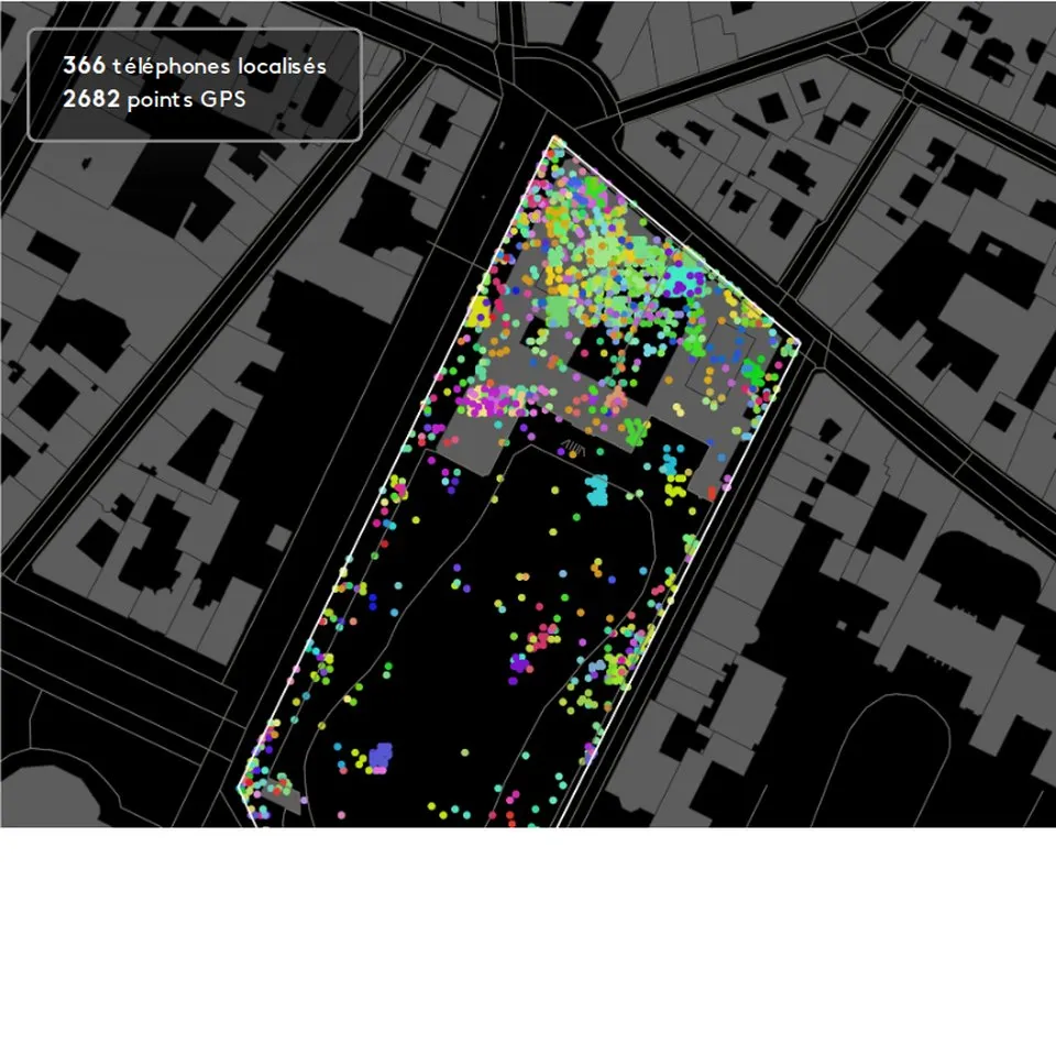 Infographie franceinfo : Téléphones localisés dans les lieux de pouvoir